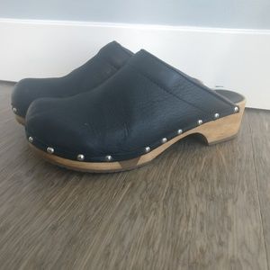 Sanita flex wooden clogs black